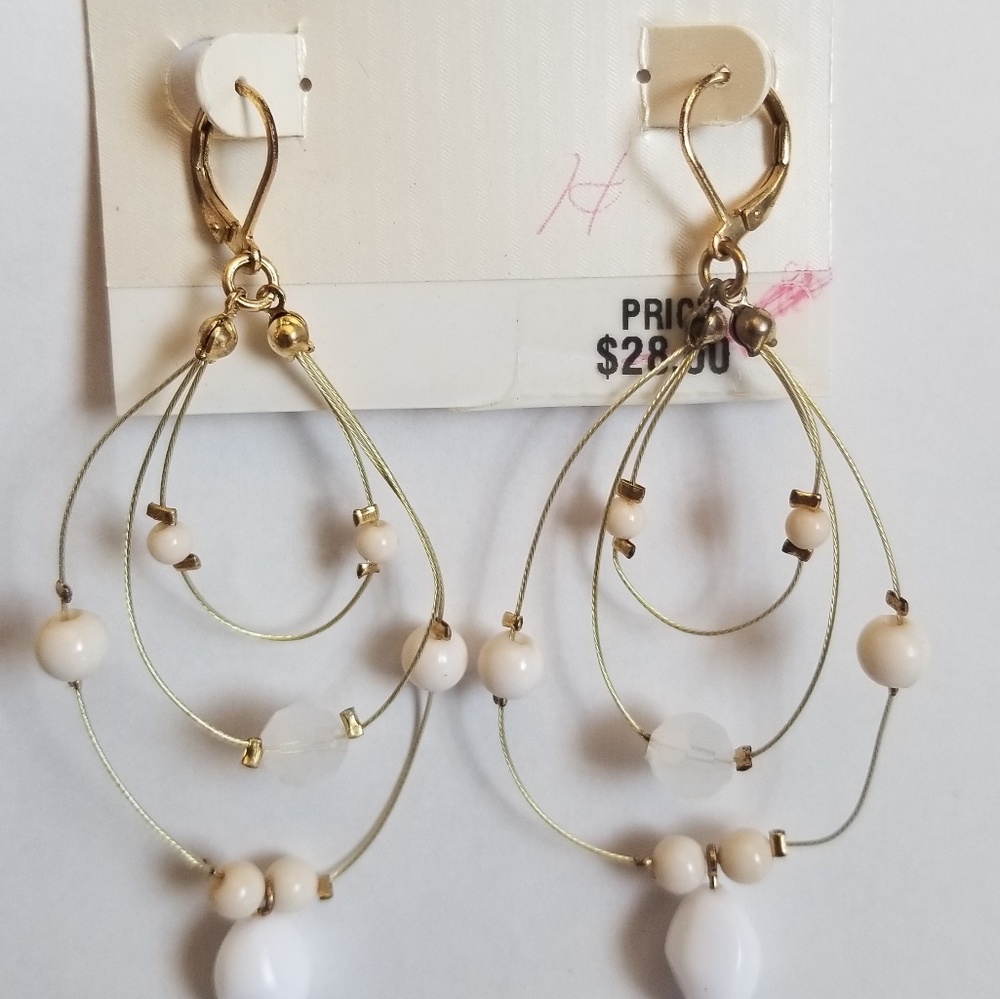 Gold wire hanging earrings